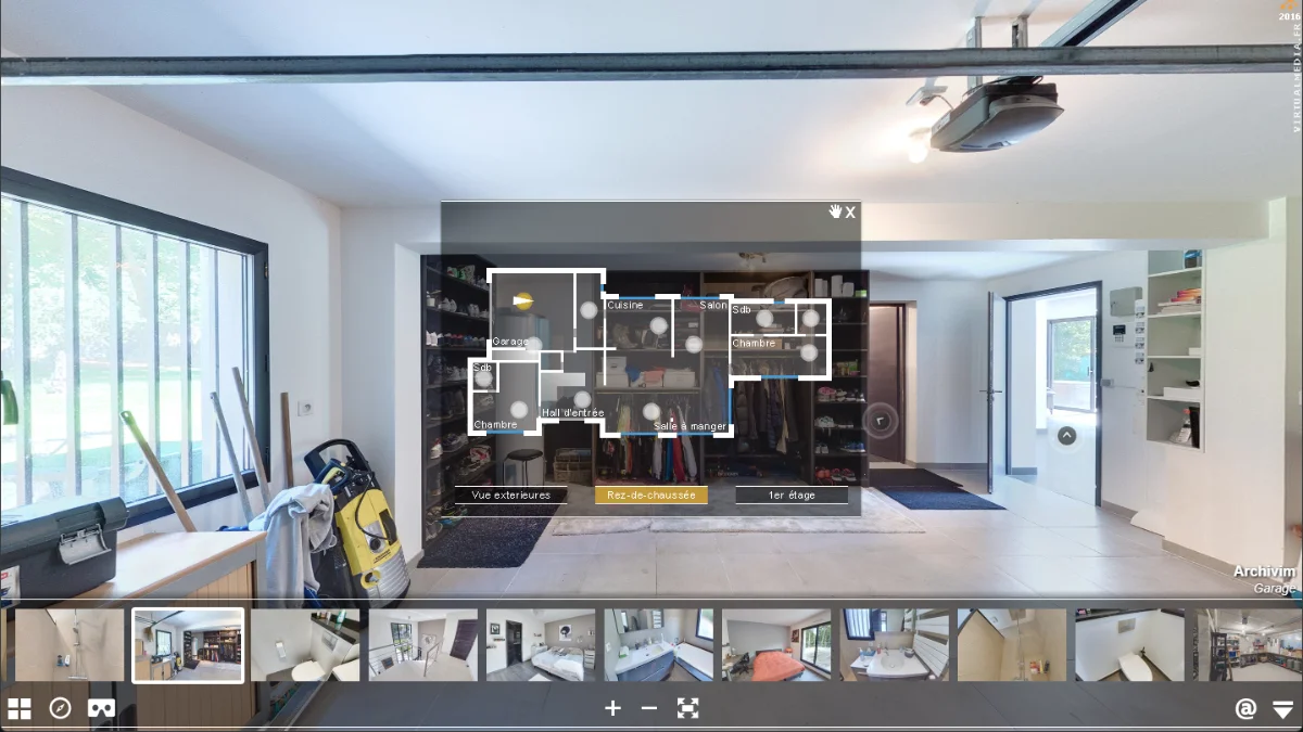 plan interactif et vignettes des pièces dans la visite virtuelle 360° d'une maison architecturale
