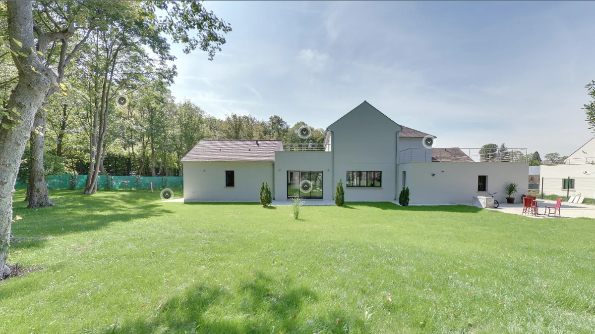 maison architecturale sur son terrain boisé en visite virtuelle 360°